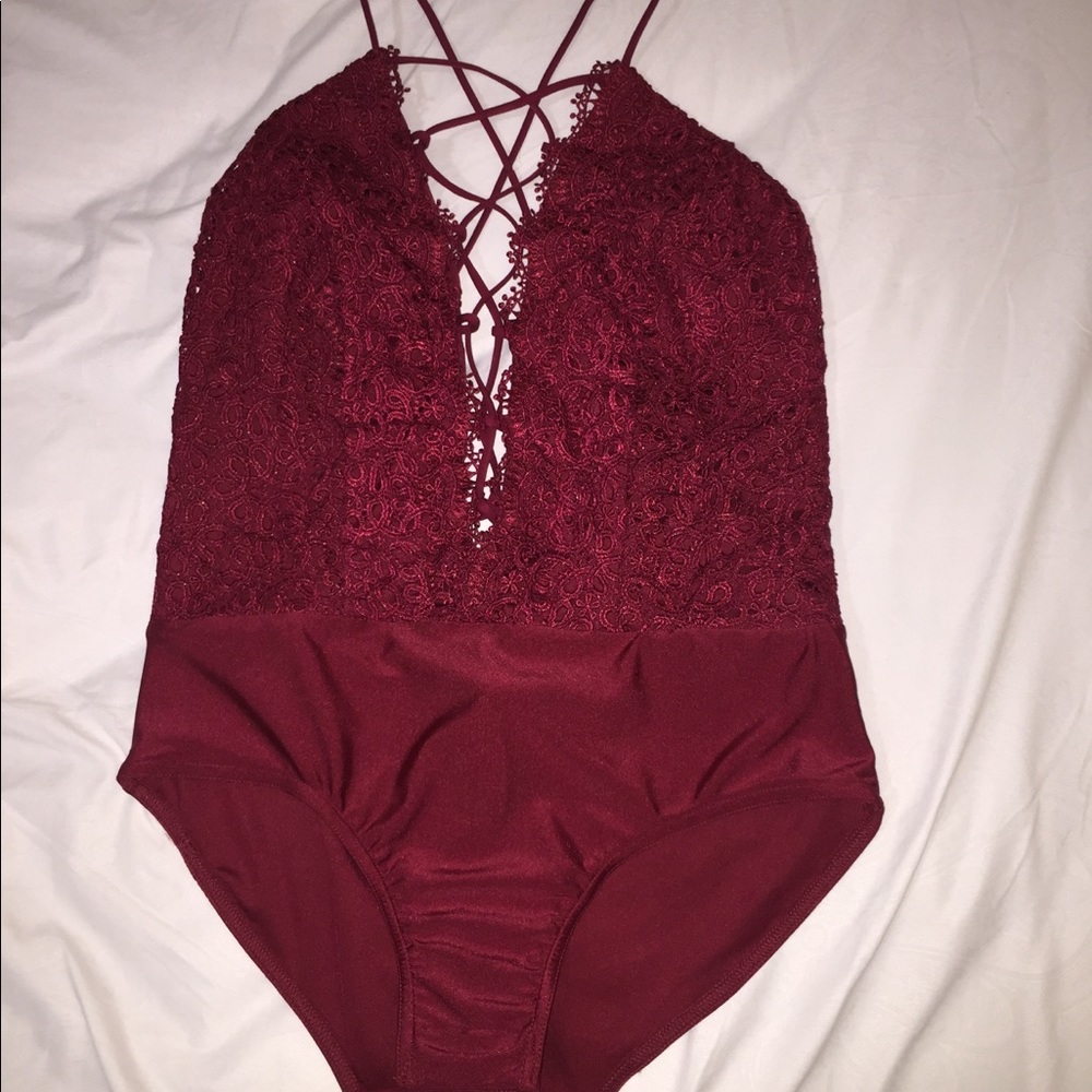 Burgundy Bodysuit Lace criss cross🍷